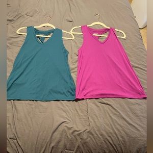 Two Old Navy Go dry tanks size small women’s